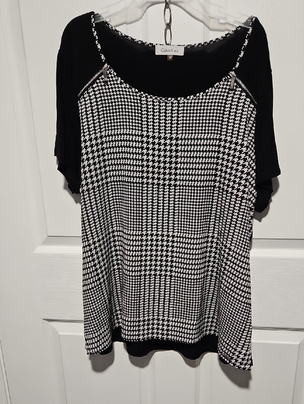 Calvin Klein Black & White Houndstooth Raglan Sleeve Blouse
